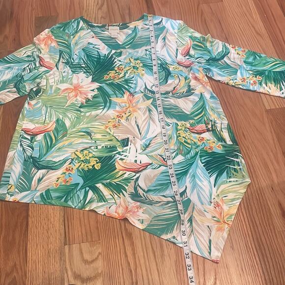 Chicos Hawaiian floral asymmetrical hem blouse size 3 large - Picture 4 of 8